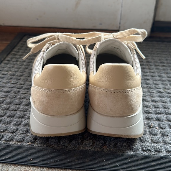 Vince O’Hara Sneakers Size 8 Brand New. Worn 20 minutes. Suede trim. - Picture 3 of 5